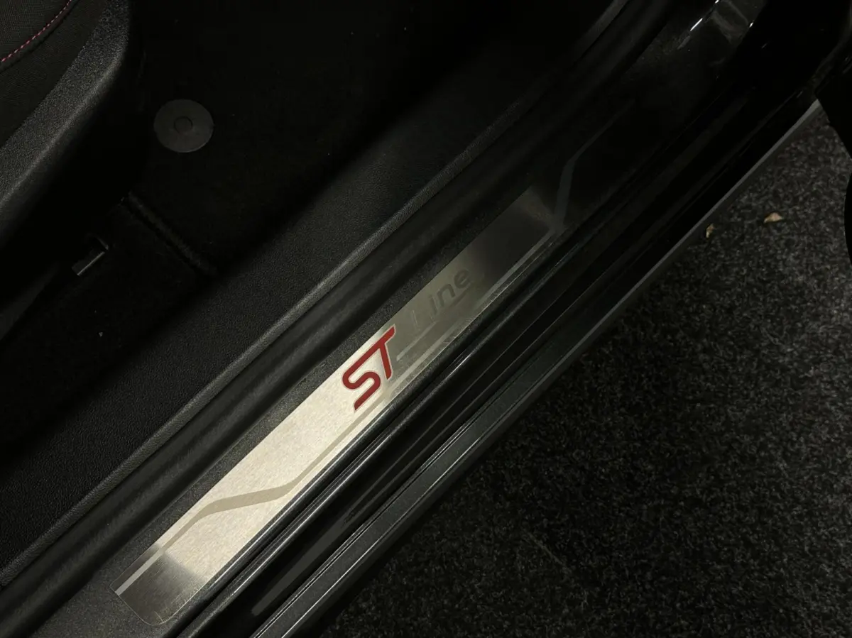 1.0 EcoBoost ST Line Business|Winterpack|Carplay|Navi|