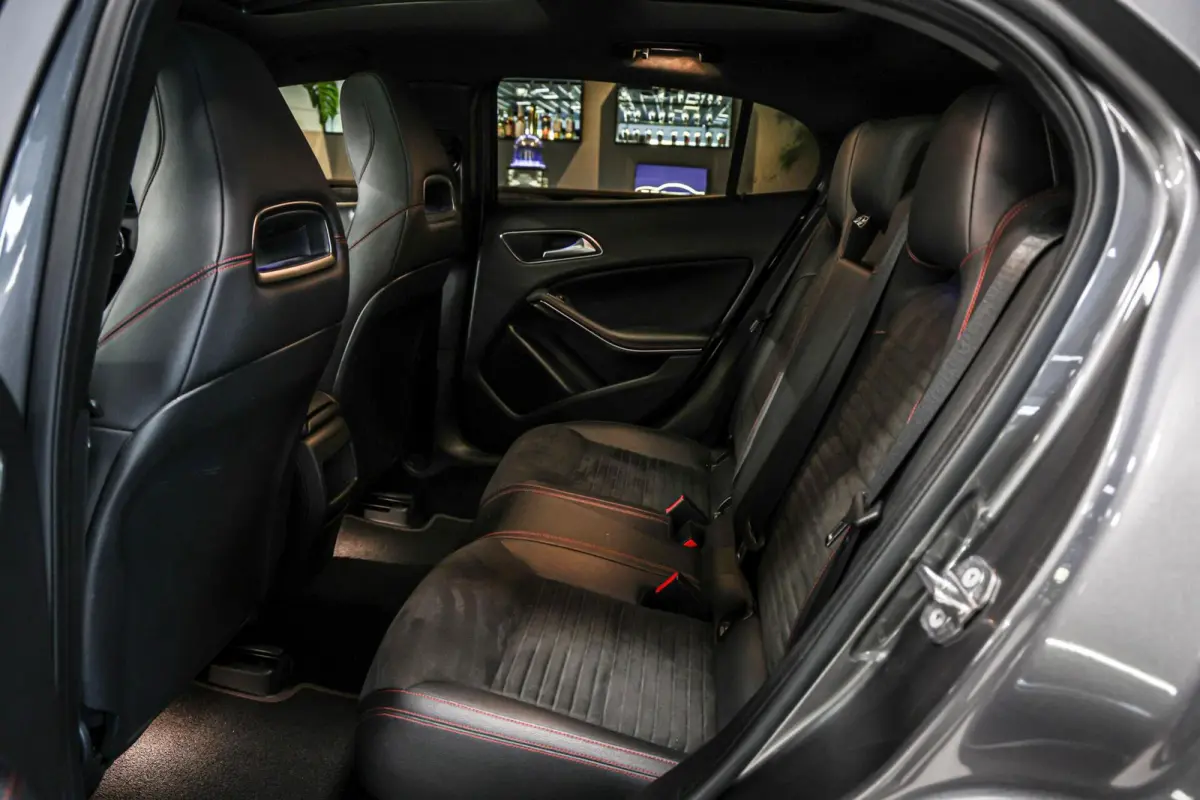 220 4MATIC AMG Line|Pano|Trekhaak|Carplay|Navi|