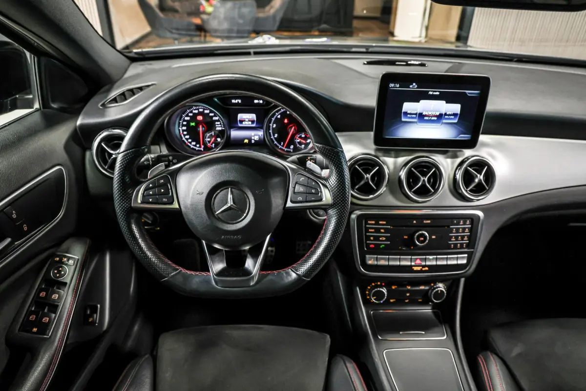 220 4MATIC AMG Line|Pano|Trekhaak|Carplay|Navi|