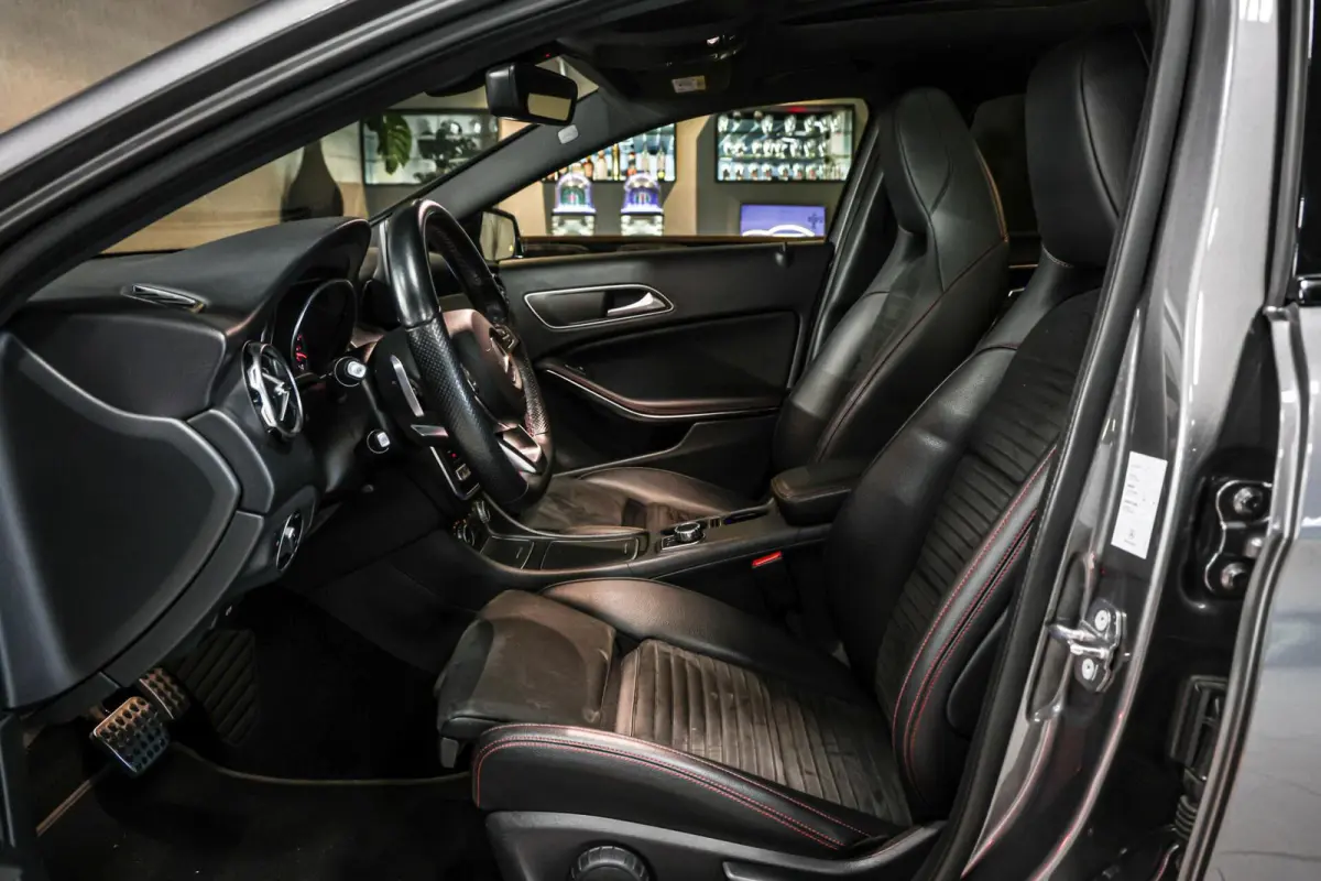 220 4MATIC AMG Line|Pano|Trekhaak|Carplay|Navi|