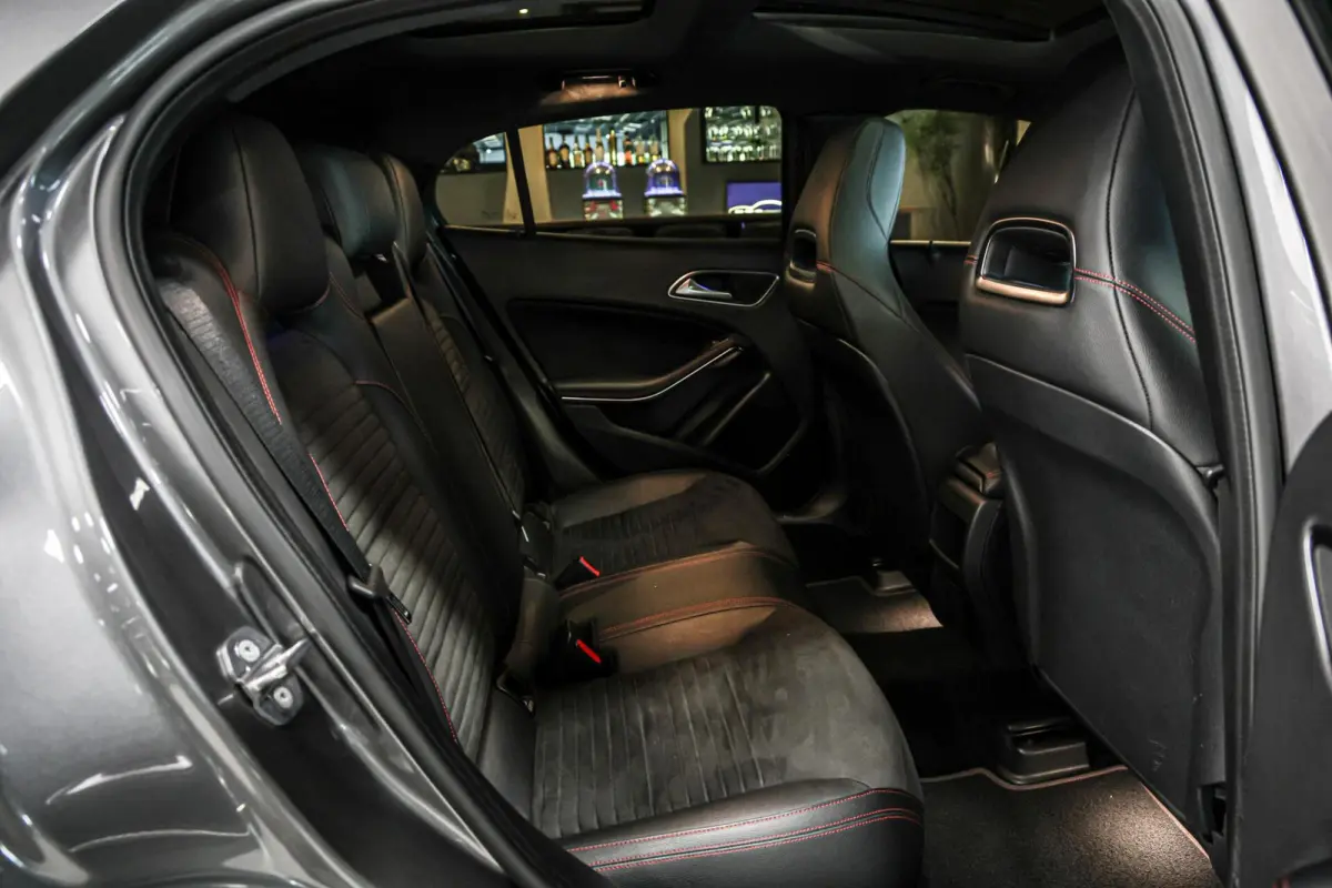 220 4MATIC AMG Line|Pano|Trekhaak|Carplay|Navi|