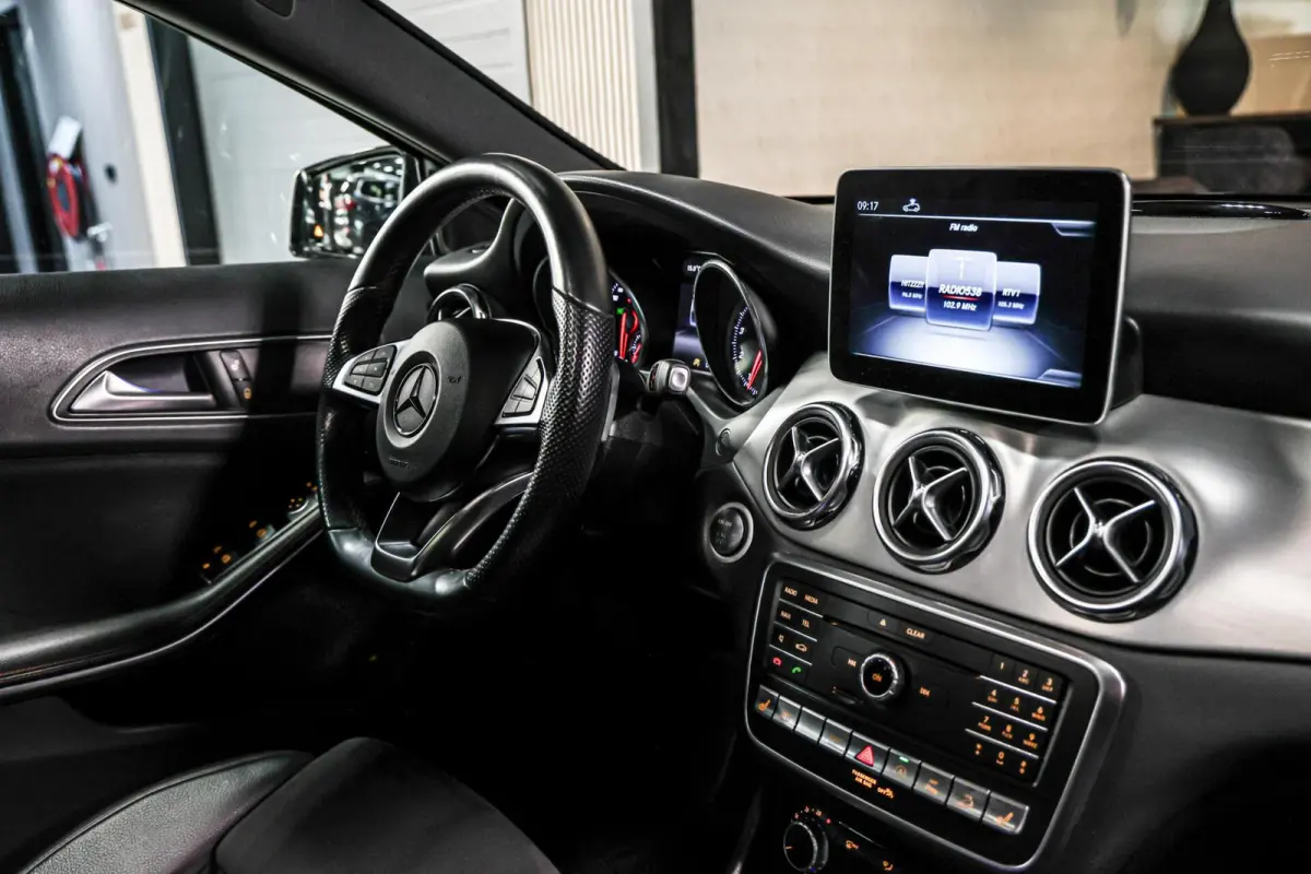 220 4MATIC AMG Line|Pano|Trekhaak|Carplay|Navi|