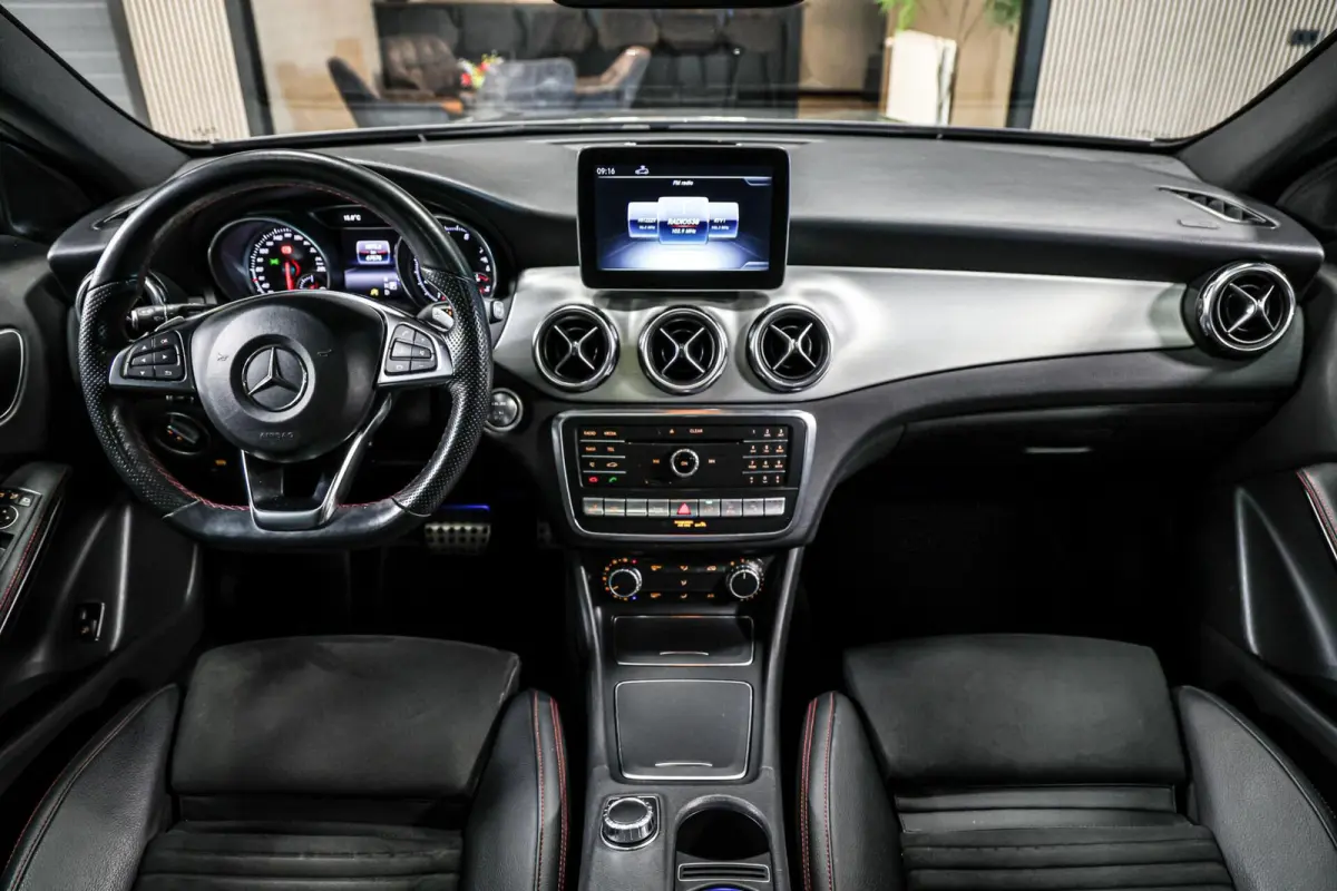 220 4MATIC AMG Line|Pano|Trekhaak|Carplay|Navi|