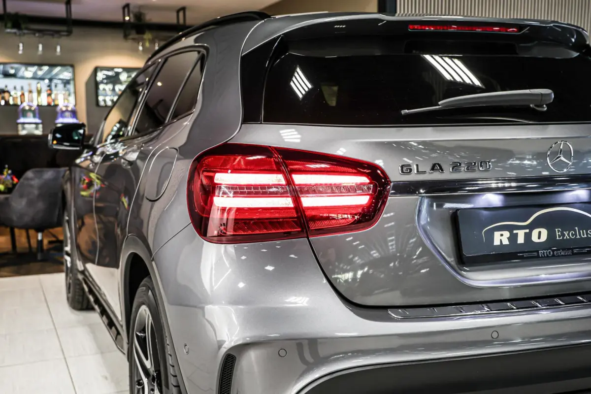 220 4MATIC AMG Line|Pano|Trekhaak|Carplay|Navi|