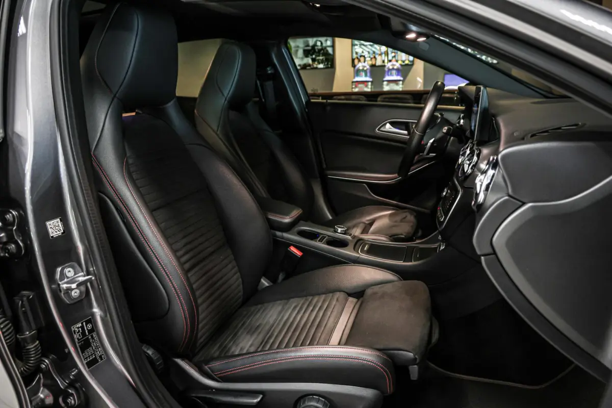 220 4MATIC AMG Line|Pano|Trekhaak|Carplay|Navi|
