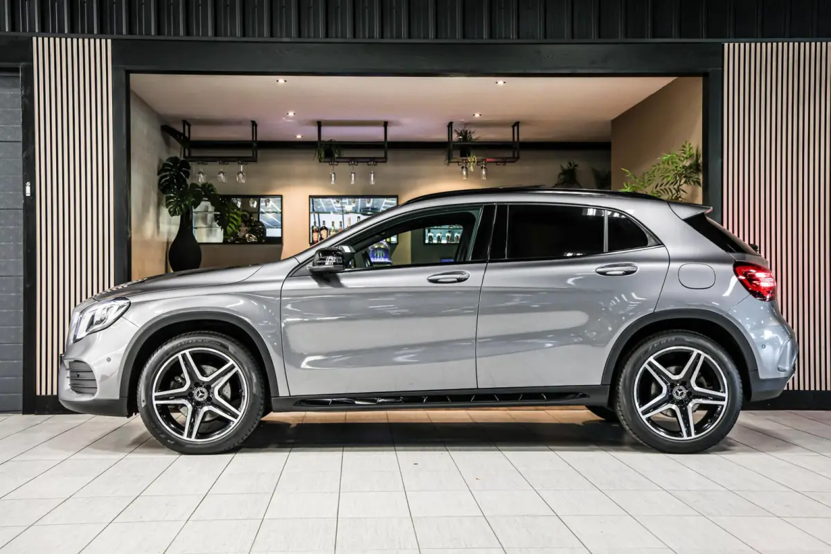 220 4MATIC AMG Line|Pano|Trekhaak|Carplay|Navi|