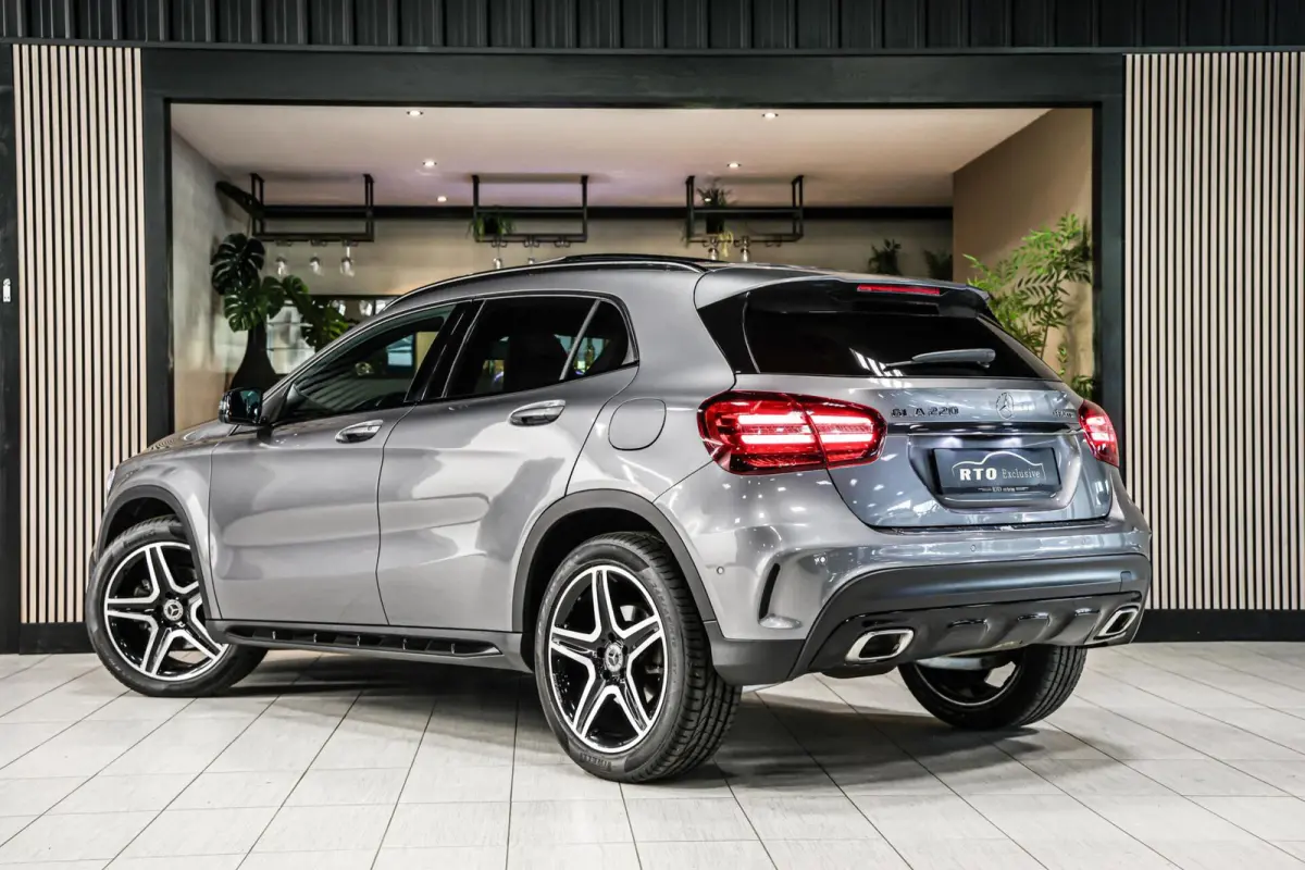 220 4MATIC AMG Line|Pano|Trekhaak|Carplay|Navi|