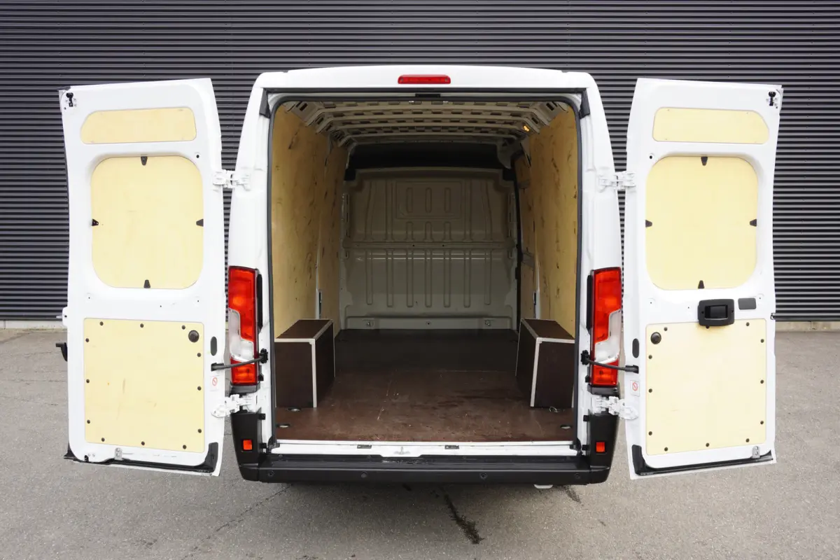 165PK L4H2 2 Zits Standkachel Stoelverwarming Parkeersensoren Airco