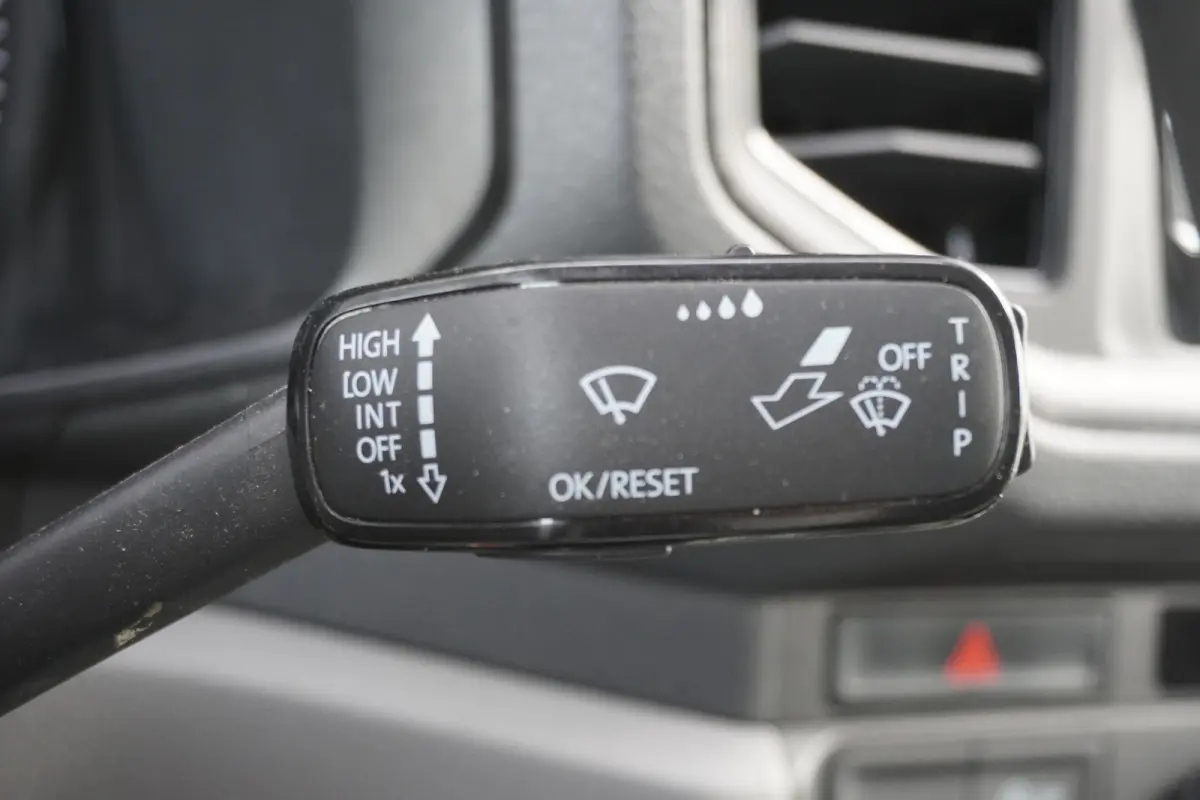 140pk Automaat Bakwagen Laadklep zijdeur Apple Carplay Airco Cruise control