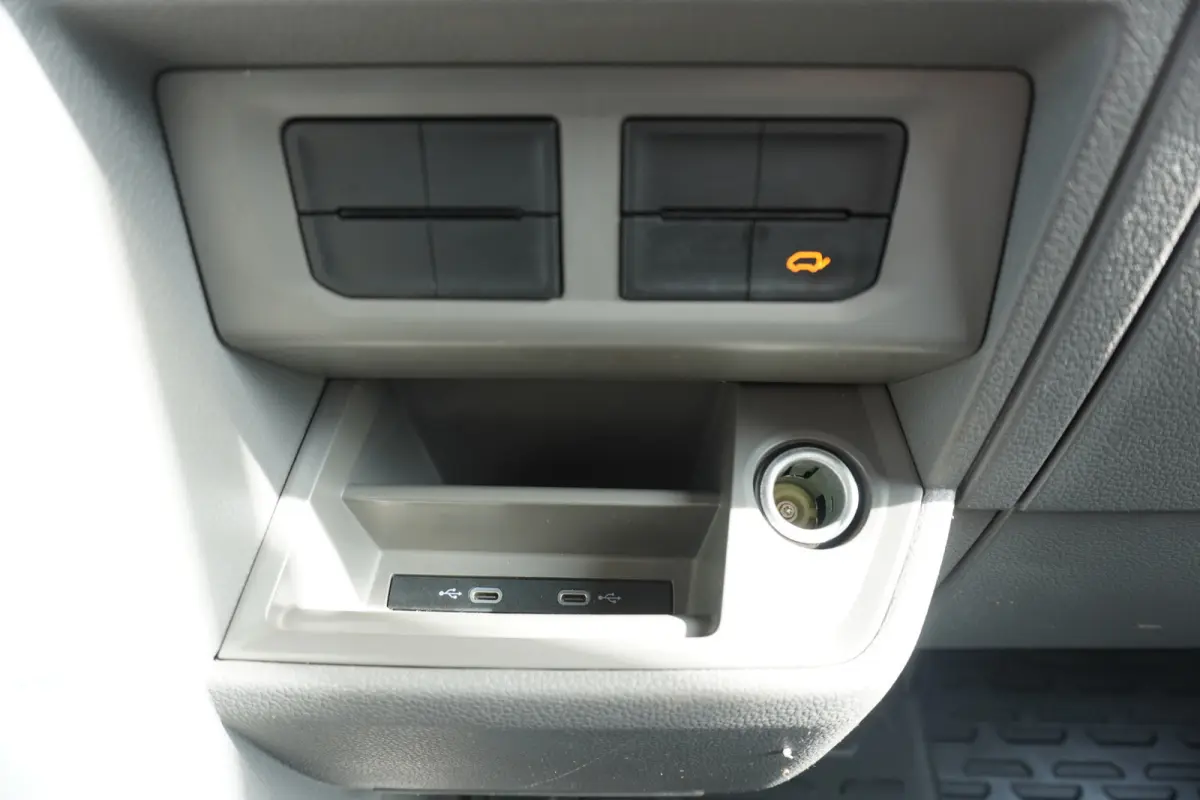 140pk Automaat Bakwagen Laadklep zijdeur Apple Carplay Airco Cruise control