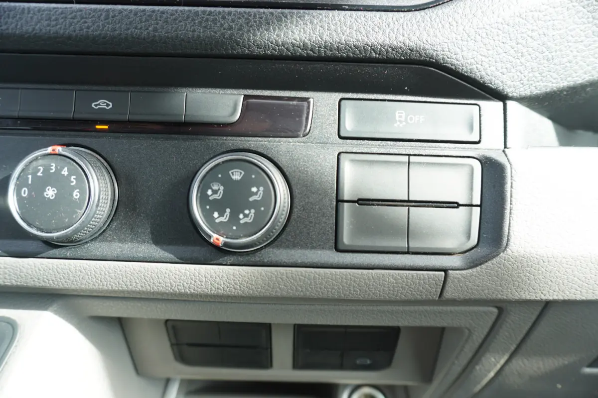 140pk Automaat Bakwagen Laadklep zijdeur Apple Carplay Airco Cruise control