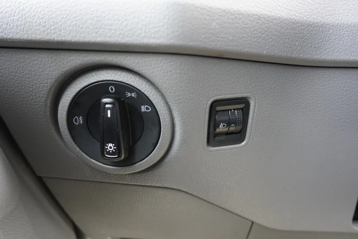 140pk Automaat Bakwagen Laadklep zijdeur Apple Carplay Airco Cruise control
