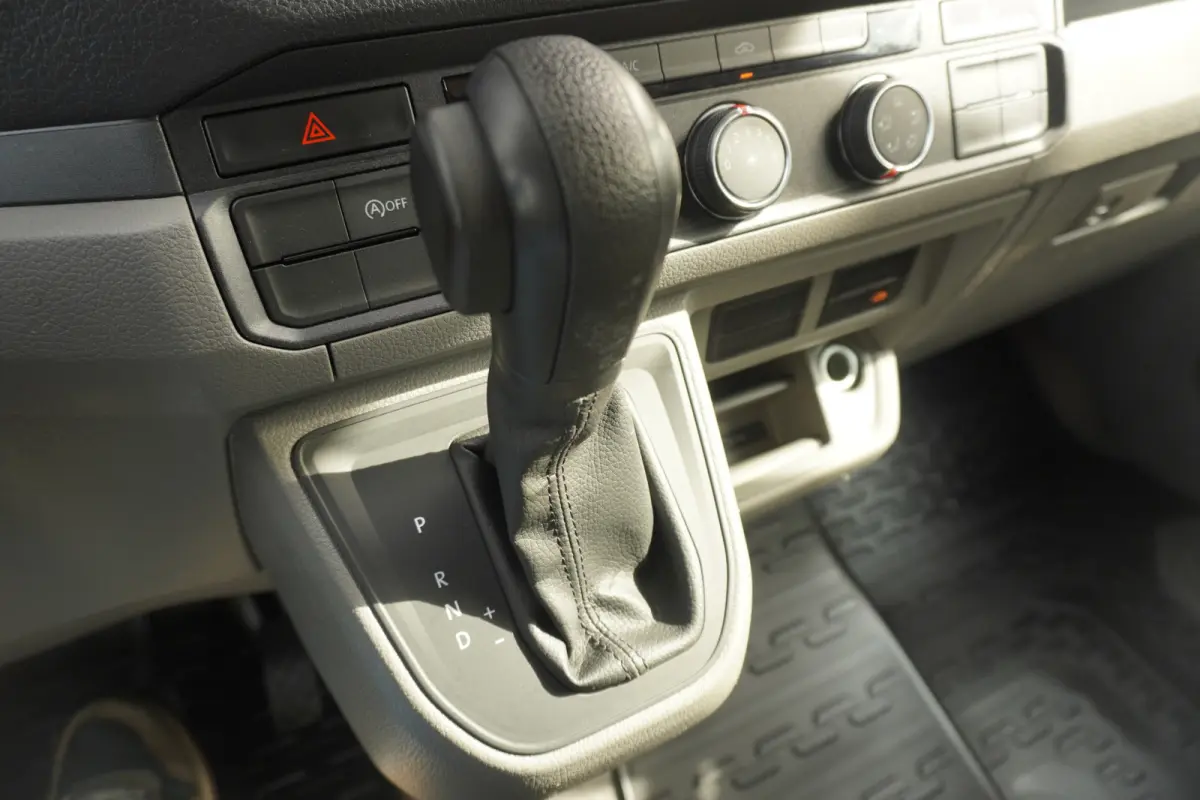 140pk Automaat Bakwagen Laadklep zijdeur Apple Carplay Airco Cruise control