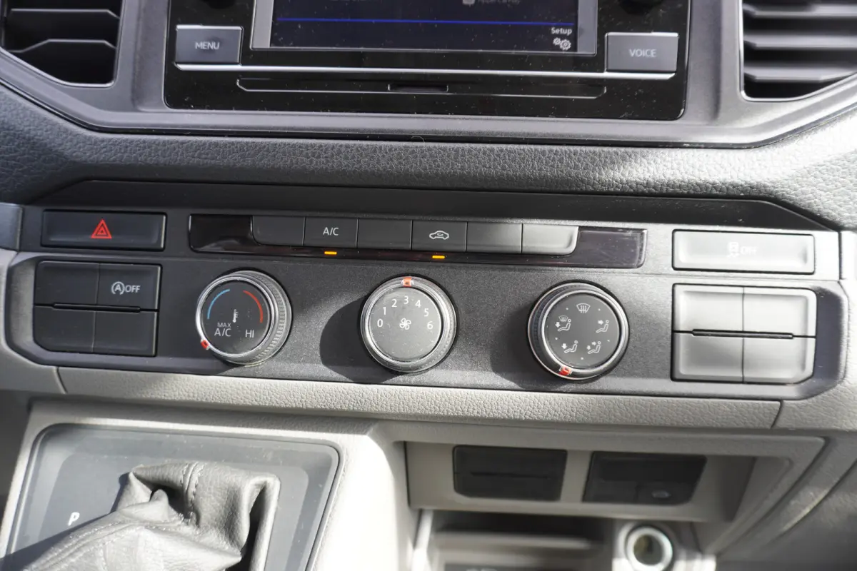 140pk Automaat Bakwagen Laadklep zijdeur Apple Carplay Airco Cruise control