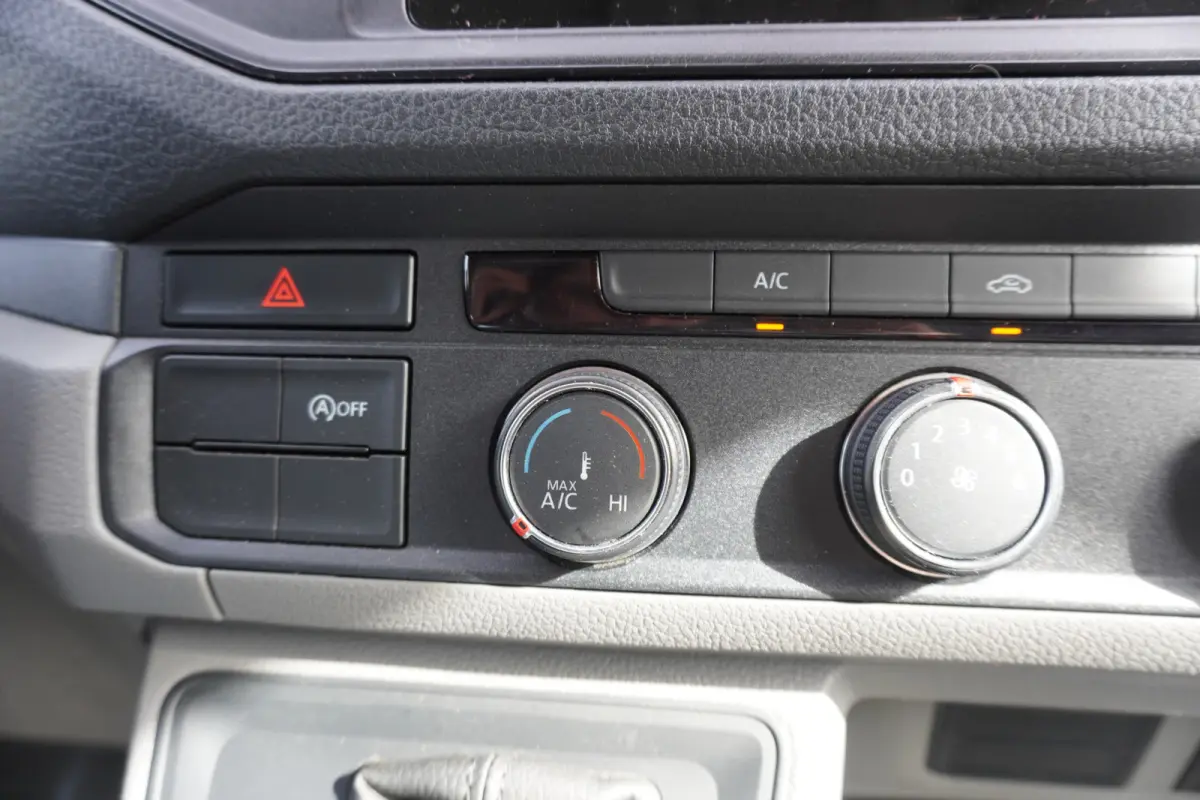 140pk Automaat Bakwagen Laadklep zijdeur Apple Carplay Airco Cruise control