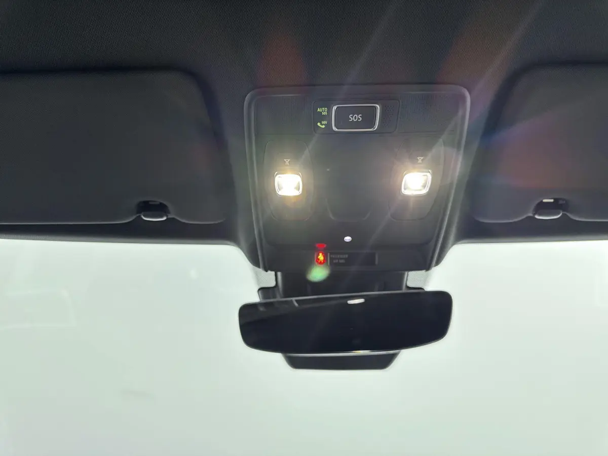 E-Tech Hybrid 140pk Initiale Paris | 360 Camera | CarPlay | Stoel/Stuurverwarming | Dodehoekbewaking