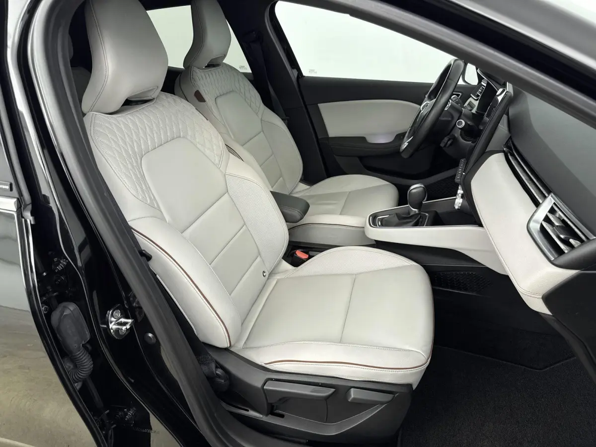 E-Tech Hybrid 140pk Initiale Paris | 360 Camera | CarPlay | Stoel/Stuurverwarming | Dodehoekbewaking