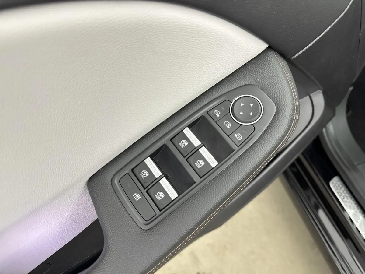 E-Tech Hybrid 140pk Initiale Paris | 360 Camera | CarPlay | Stoel/Stuurverwarming | Dodehoekbewaking