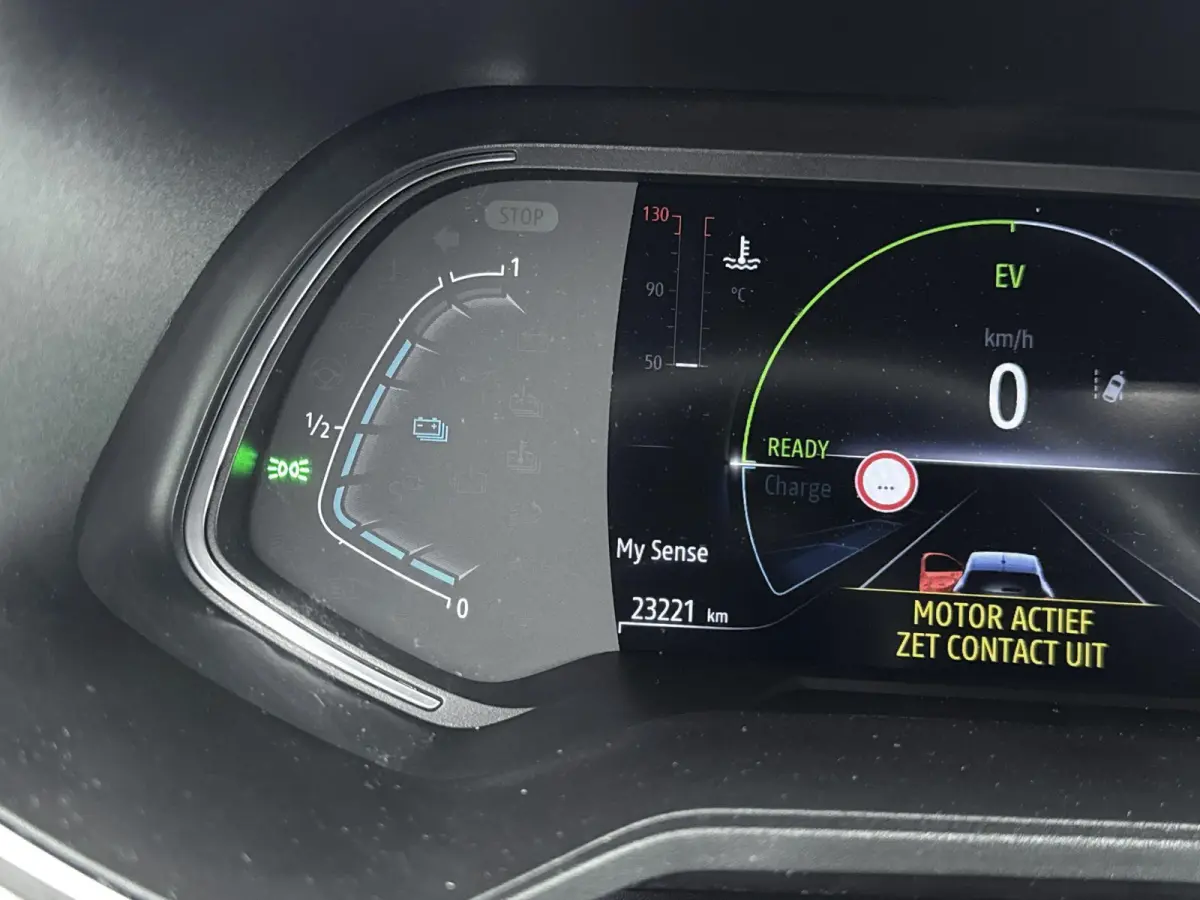 E-Tech Hybrid 140pk Initiale Paris | 360 Camera | CarPlay | Stoel/Stuurverwarming | Dodehoekbewaking