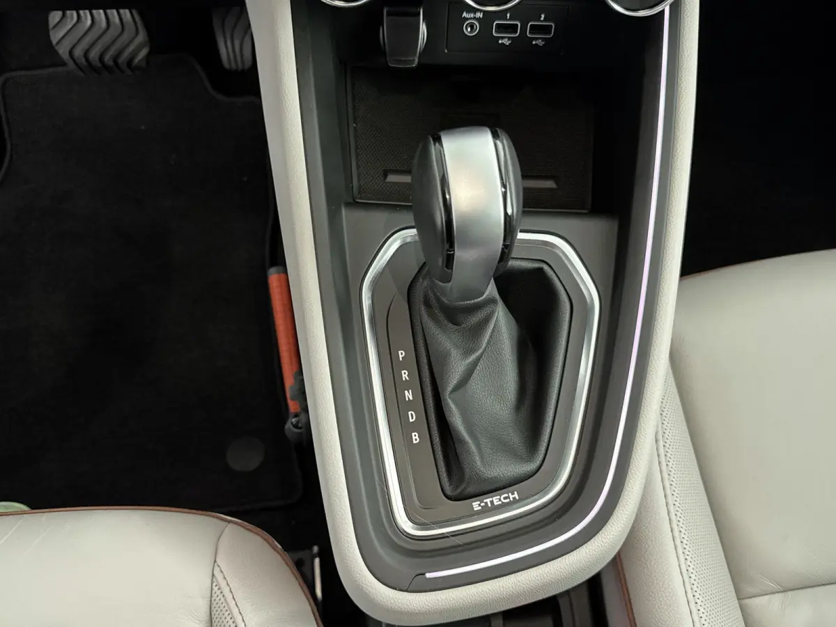 E-Tech Hybrid 140pk Initiale Paris | 360 Camera | CarPlay | Stoel/Stuurverwarming | Dodehoekbewaking