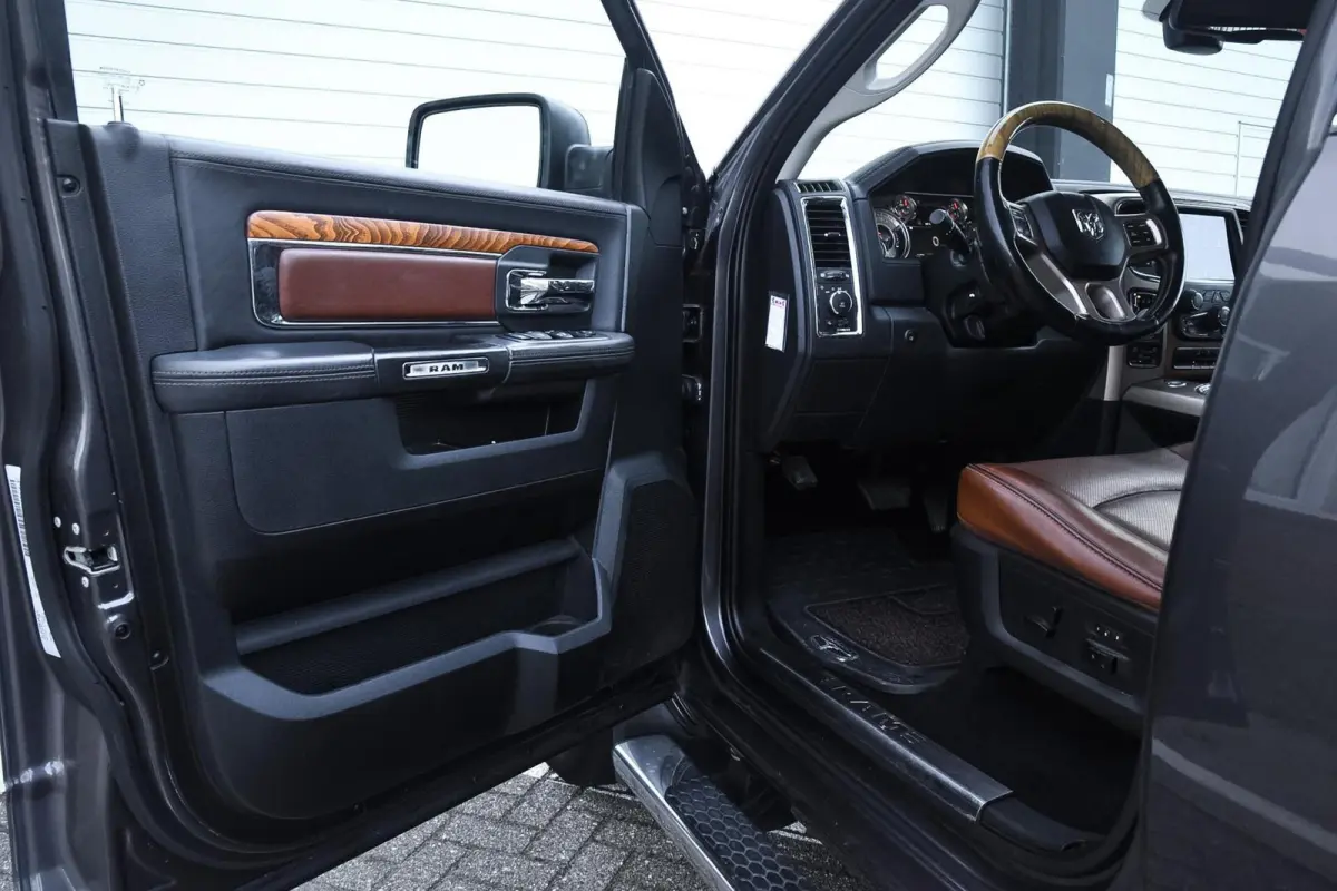 1500 4X4 5.7 V8 4x4 Crew Cab Laramie