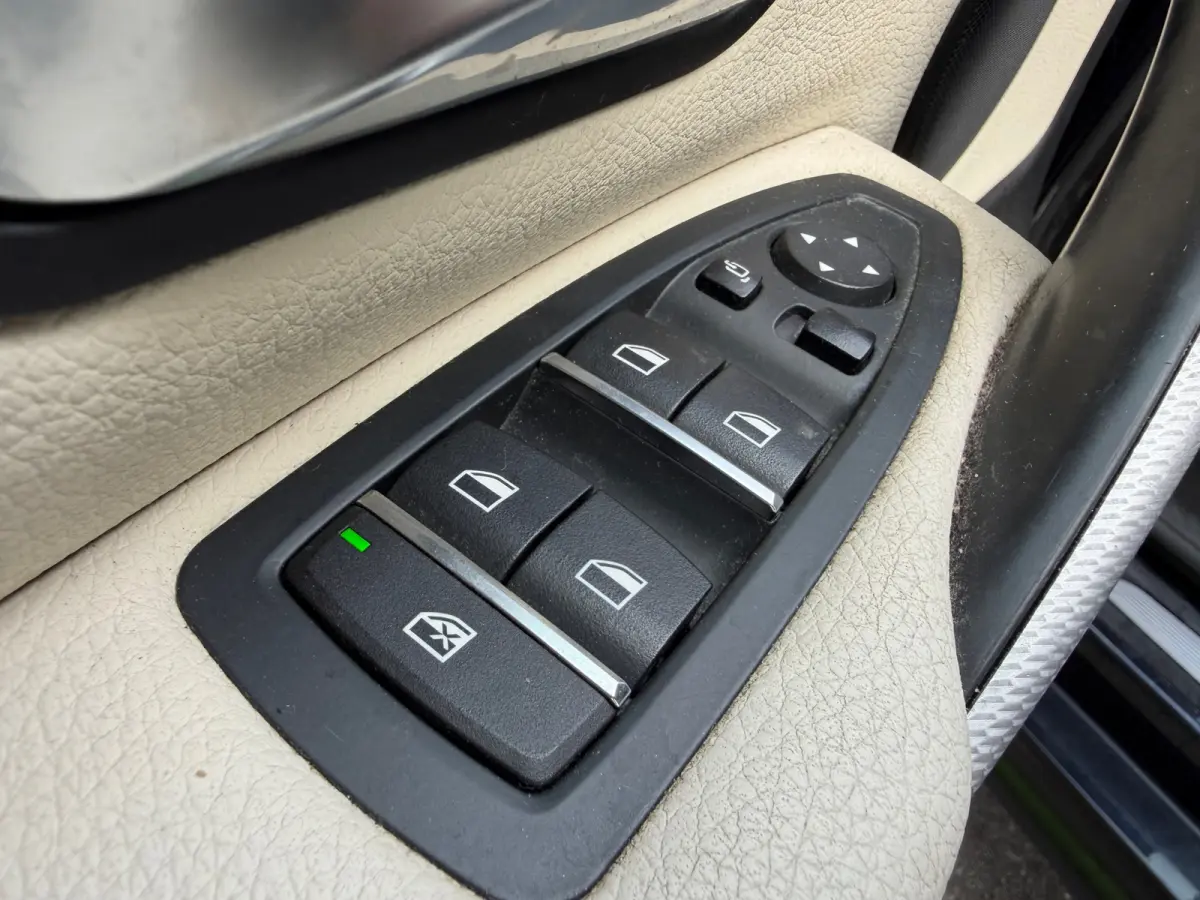 418d Centennial High Executive | " 165.000 " KM + M Pakket + Leder Nu € 16.975,- !!!