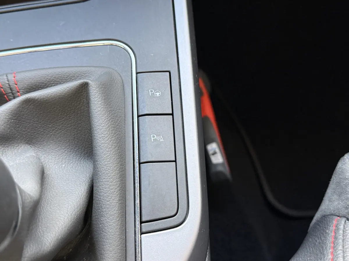 1.0 TSI FR Business Intense Plus | Camera | Apple Carplay