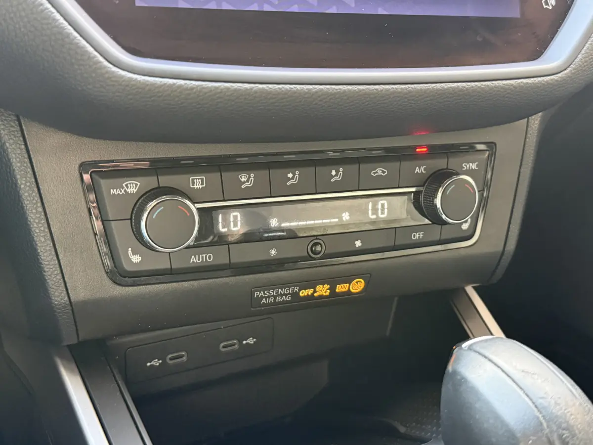 1.0 TSI FR Business Intense Plus | Camera | Apple Carplay