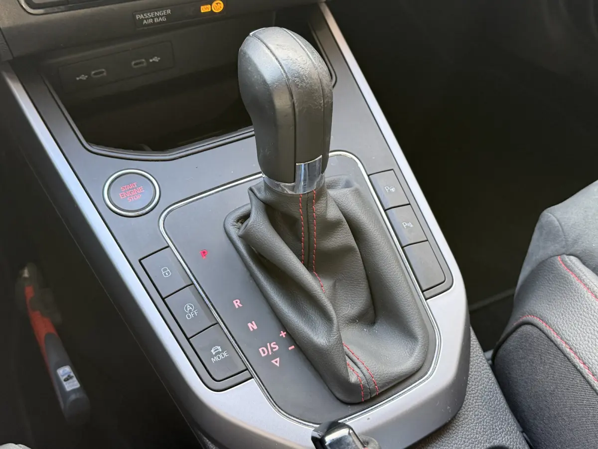 1.0 TSI FR Business Intense Plus | Camera | Apple Carplay