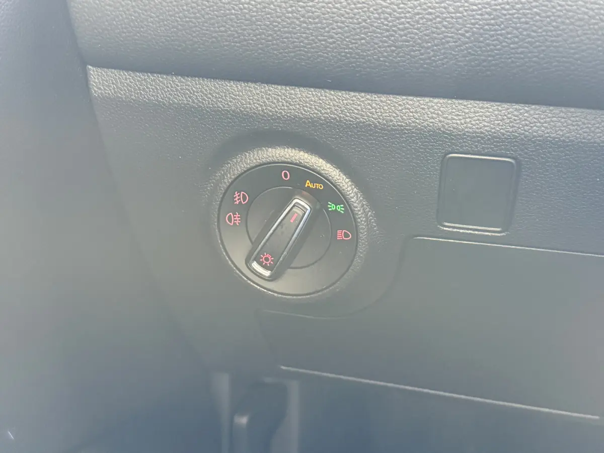 1.0 TSI FR Business Intense Plus | Camera | Apple Carplay