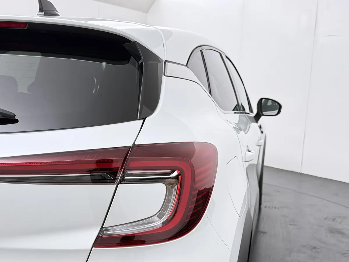 R.S. Line E-Tech Plug-in Hybrid 160 | Stoelverw. | achteruitrijcamera | groot navigatie |