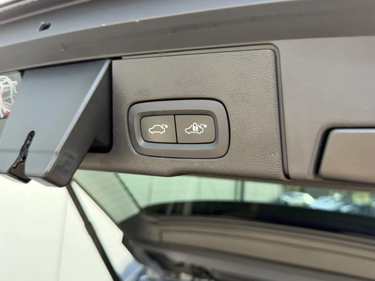 2.0 Recharge T6 AWD Inscription 19"/Panoramadak/Trekhaak/Leder + memory/Adaptieve cruise/Stoel + stuurverwarming/360 camera/Keyless/Dodehoek/Apple Carplay & Android Auto