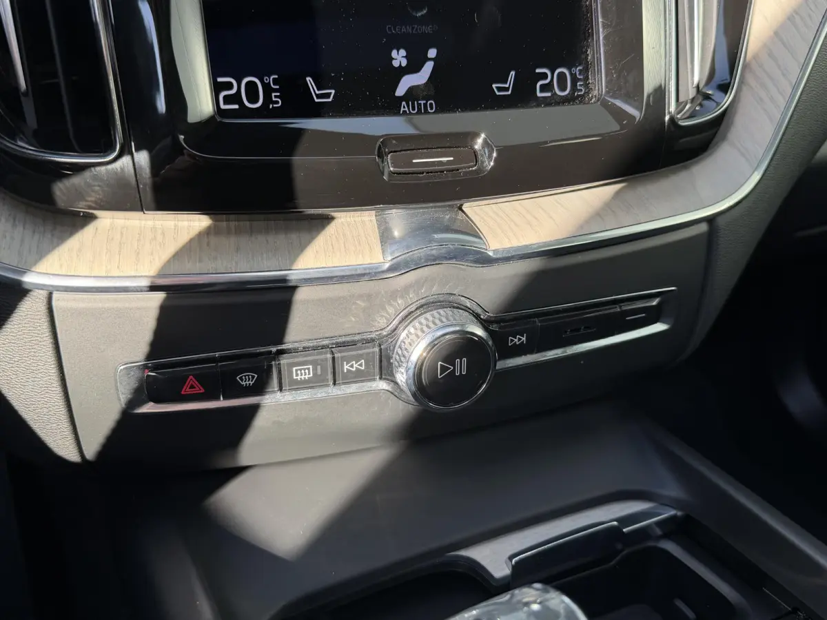 2.0 Recharge T6 AWD Inscription 19"/Panoramadak/Trekhaak/Leder + memory/Adaptieve cruise/Stoel + stuurverwarming/360 camera/Keyless/Dodehoek/Apple Carplay & Android Auto