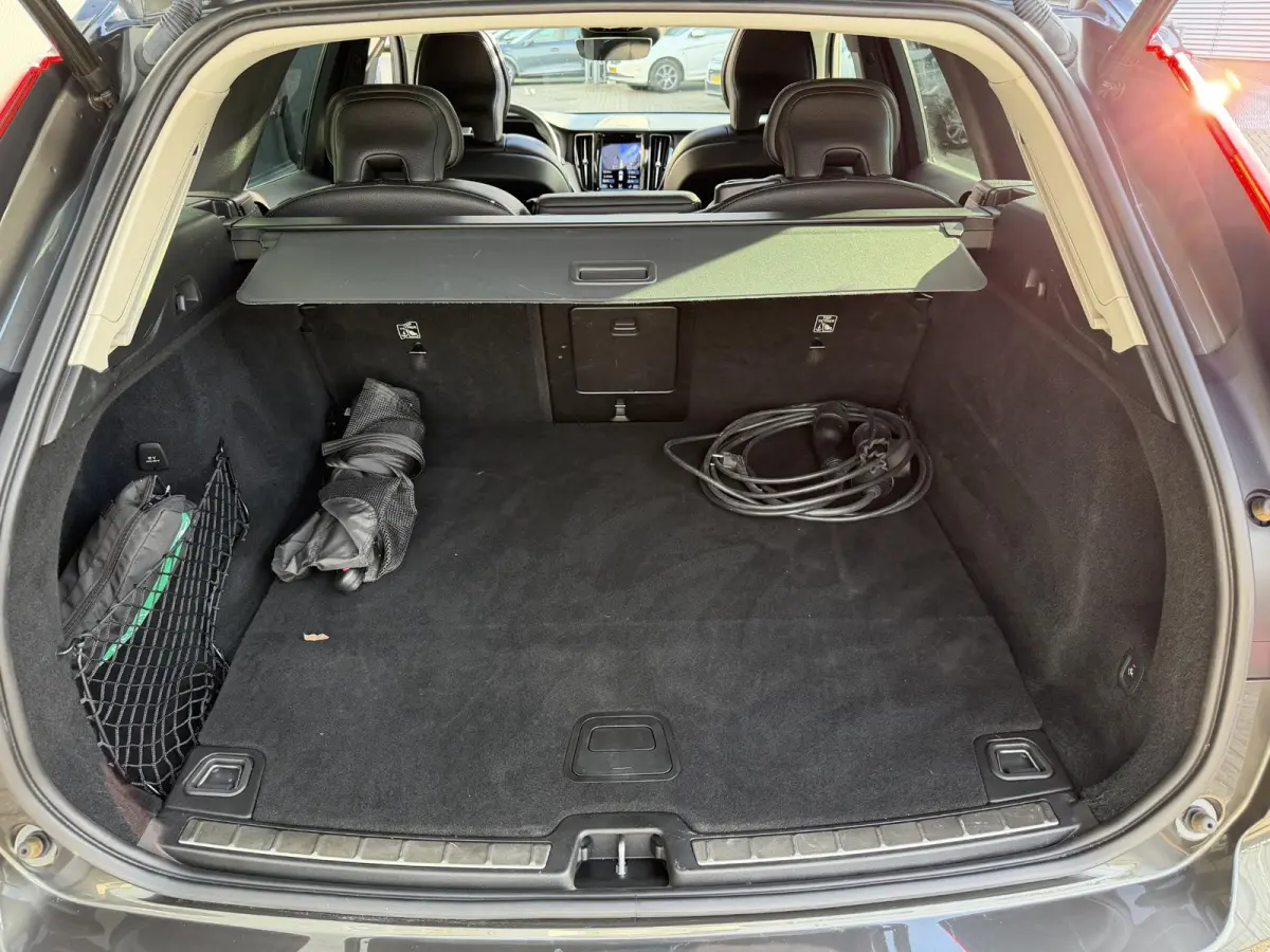 2.0 Recharge T6 AWD Inscription 19"/Panoramadak/Trekhaak/Leder + memory/Adaptieve cruise/Stoel + stuurverwarming/360 camera/Keyless/Dodehoek/Apple Carplay & Android Auto