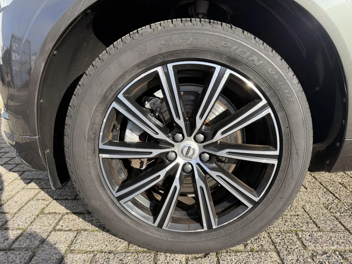 2.0 Recharge T6 AWD Inscription 19"/Panoramadak/Trekhaak/Leder + memory/Adaptieve cruise/Stoel + stuurverwarming/360 camera/Keyless/Dodehoek/Apple Carplay & Android Auto