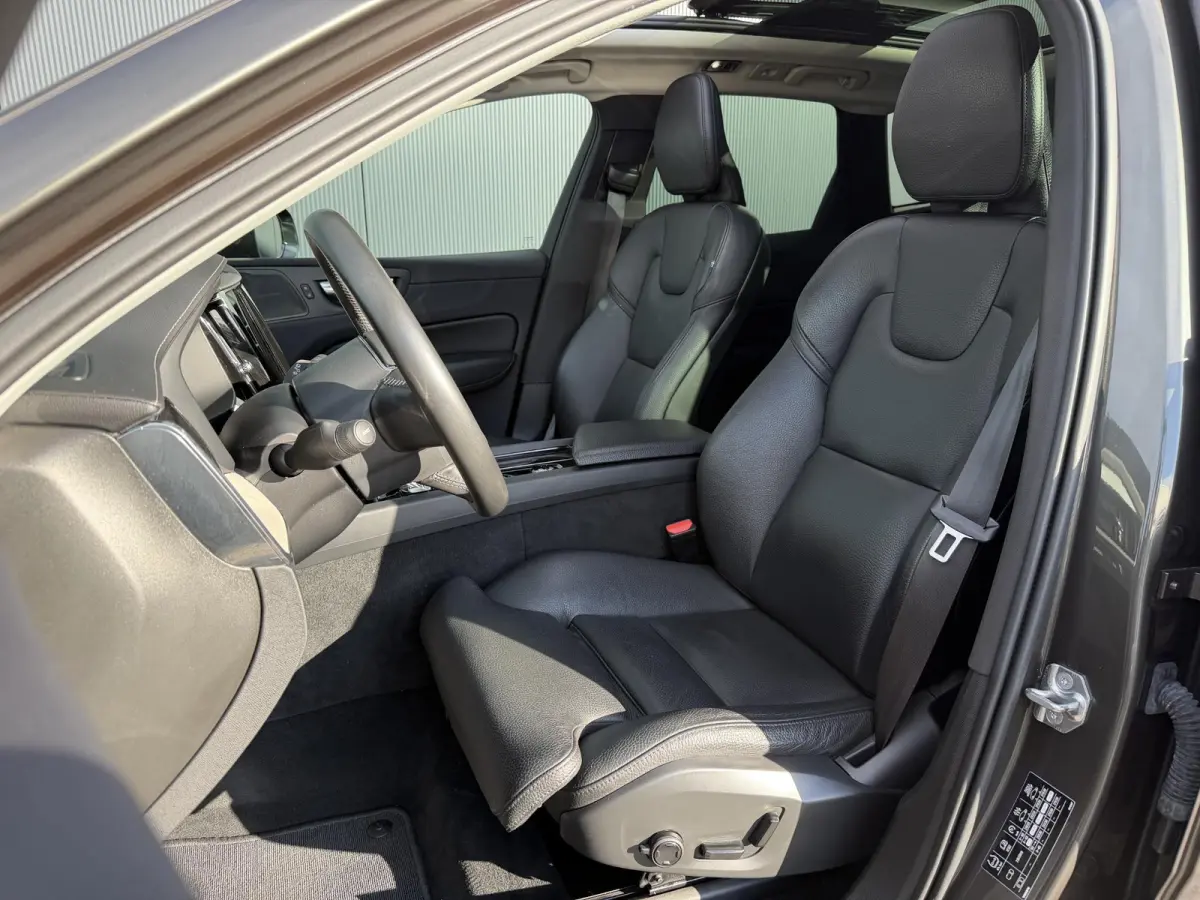 2.0 Recharge T6 AWD Inscription 19"/Panoramadak/Trekhaak/Leder + memory/Adaptieve cruise/Stoel + stuurverwarming/360 camera/Keyless/Dodehoek/Apple Carplay & Android Auto