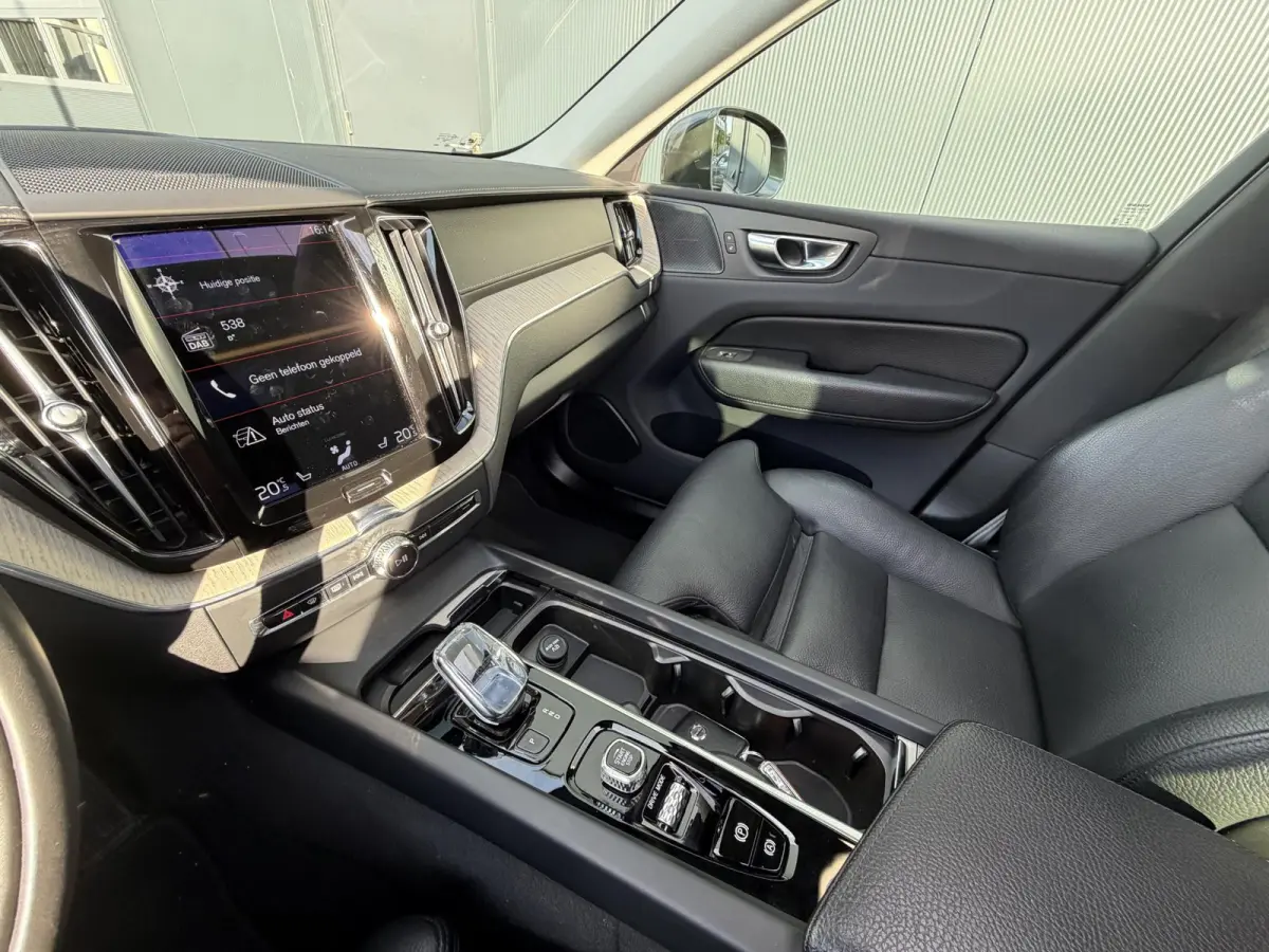 2.0 Recharge T6 AWD Inscription 19"/Panoramadak/Trekhaak/Leder + memory/Adaptieve cruise/Stoel + stuurverwarming/360 camera/Keyless/Dodehoek/Apple Carplay & Android Auto