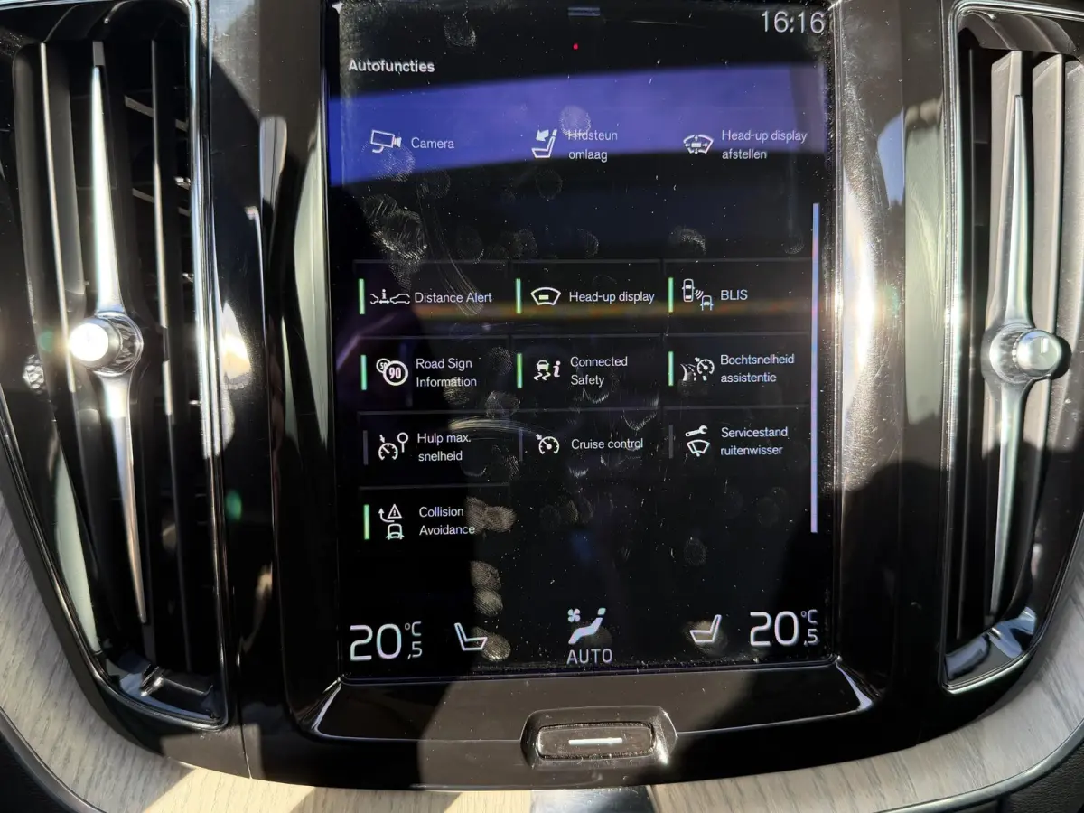 2.0 Recharge T6 AWD Inscription 19"/Panoramadak/Trekhaak/Leder + memory/Adaptieve cruise/Stoel + stuurverwarming/360 camera/Keyless/Dodehoek/Apple Carplay & Android Auto