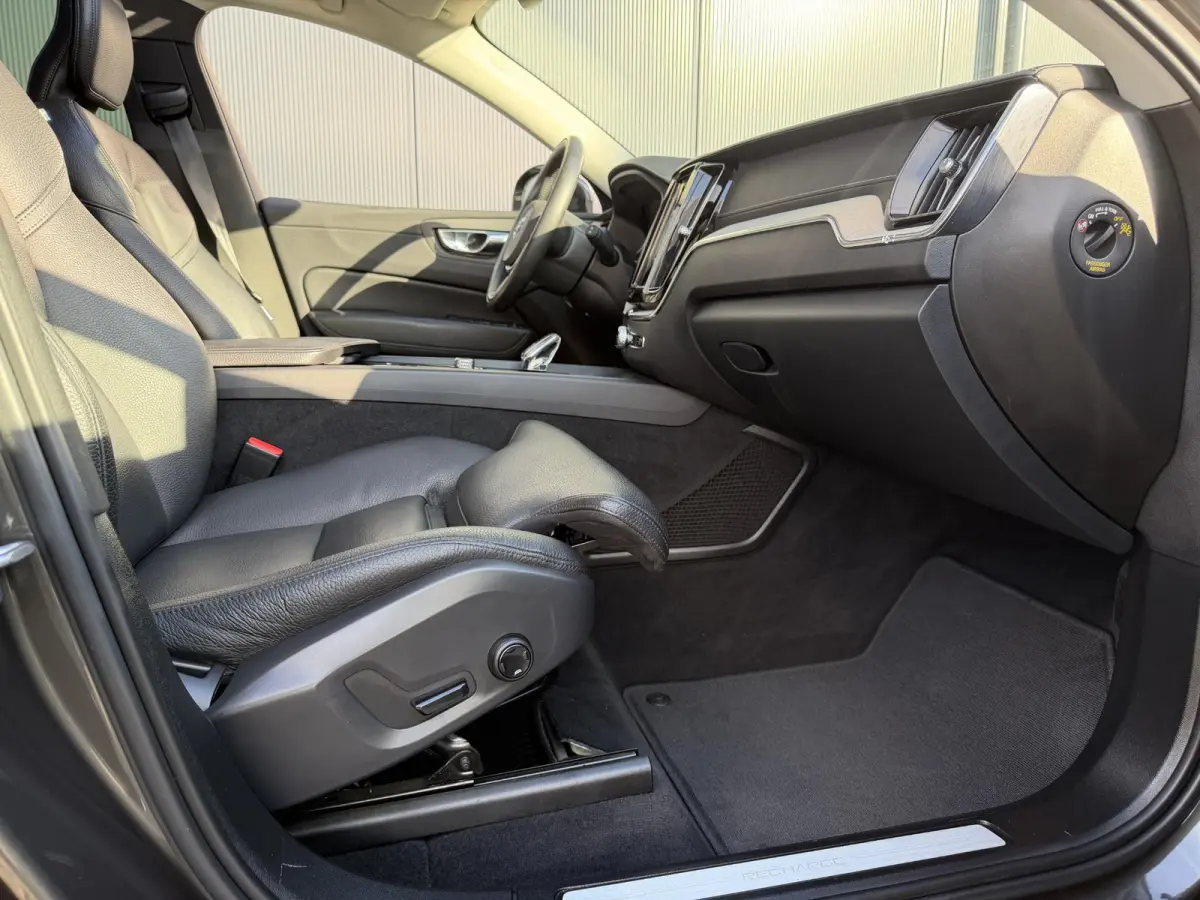 2.0 Recharge T6 AWD Inscription 19"/Panoramadak/Trekhaak/Leder + memory/Adaptieve cruise/Stoel + stuurverwarming/360 camera/Keyless/Dodehoek/Apple Carplay & Android Auto