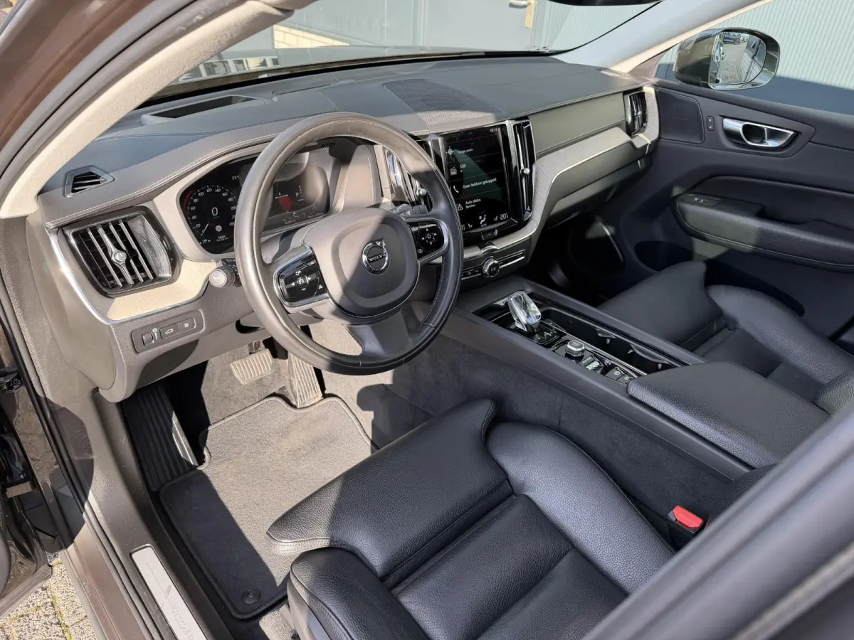 2.0 Recharge T6 AWD Inscription 19"/Panoramadak/Trekhaak/Leder + memory/Adaptieve cruise/Stoel + stuurverwarming/360 camera/Keyless/Dodehoek/Apple Carplay & Android Auto