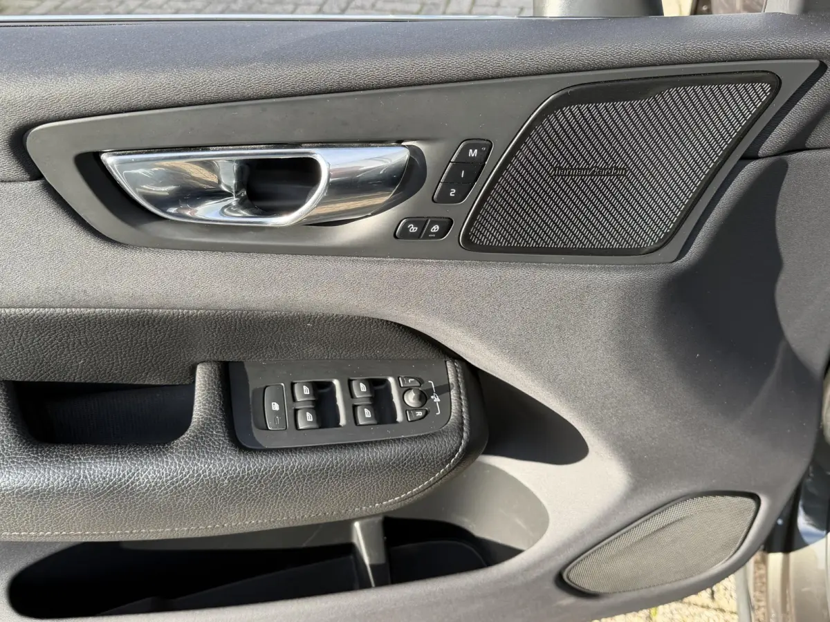 2.0 Recharge T6 AWD Inscription 19"/Panoramadak/Trekhaak/Leder + memory/Adaptieve cruise/Stoel + stuurverwarming/360 camera/Keyless/Dodehoek/Apple Carplay & Android Auto
