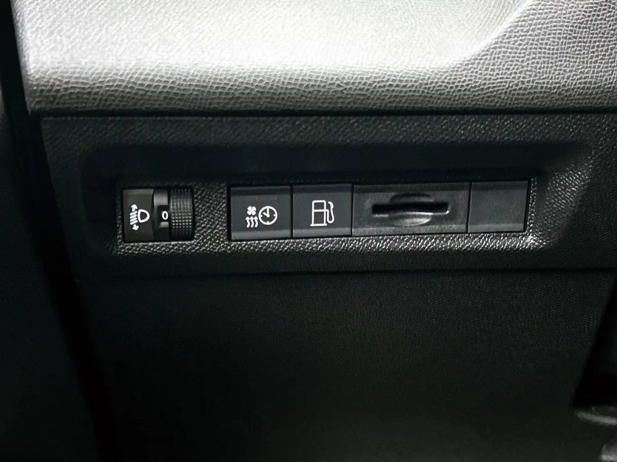 Allure Avantage 1.6 Plug-in HYbrid 225pk Automaat | Navigatie | 360° Camera | Adaptieve Cruise Control | Climate Control | Parkeersensoren | Keyless | Winterpakket | Draadloze Apple Carplay