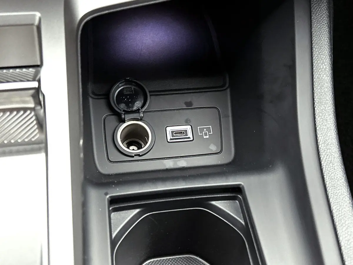 Allure Avantage 1.6 Plug-in HYbrid 225pk Automaat | Navigatie | 360° Camera | Adaptieve Cruise Control | Climate Control | Parkeersensoren | Keyless | Winterpakket | Draadloze Apple Carplay