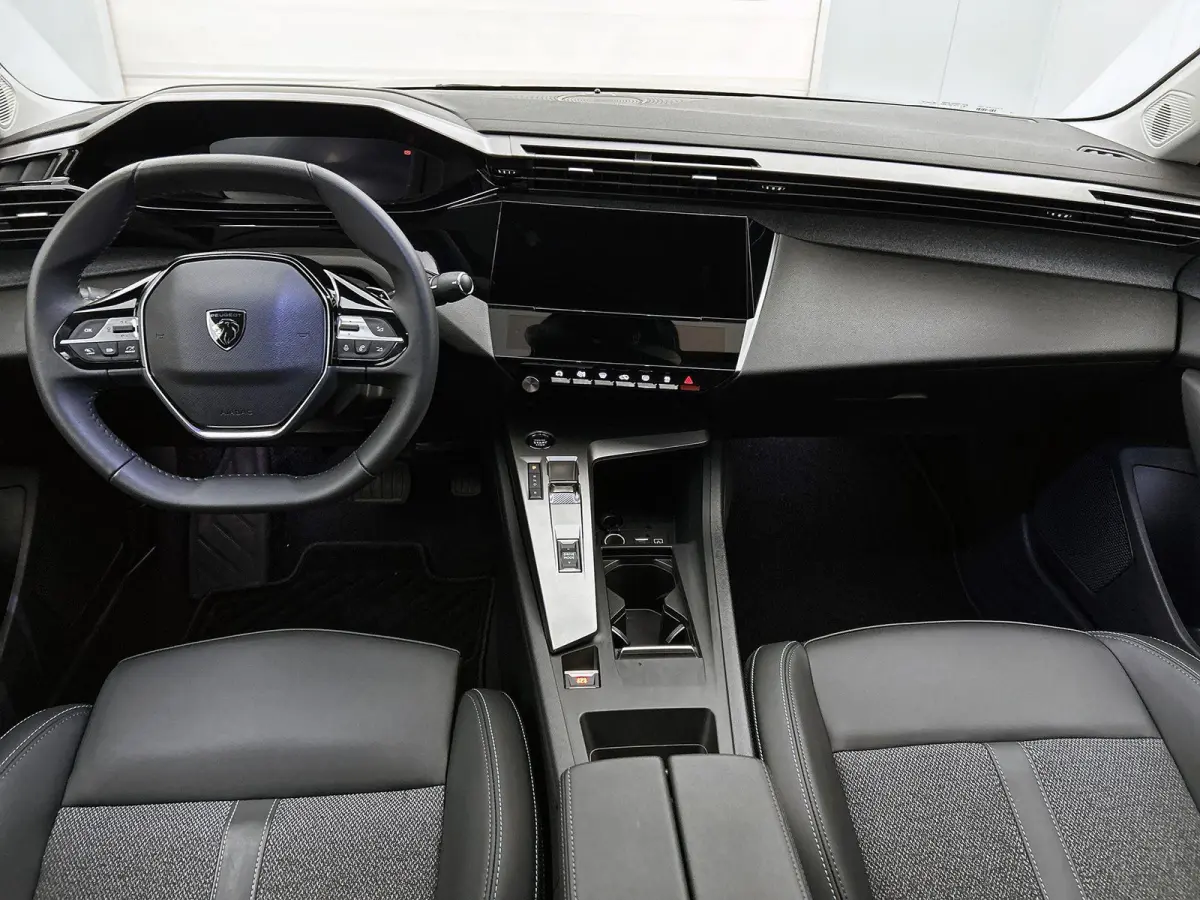 Allure Avantage 1.6 Plug-in HYbrid 225pk Automaat | Navigatie | 360° Camera | Adaptieve Cruise Control | Climate Control | Parkeersensoren | Keyless | Winterpakket | Draadloze Apple Carplay