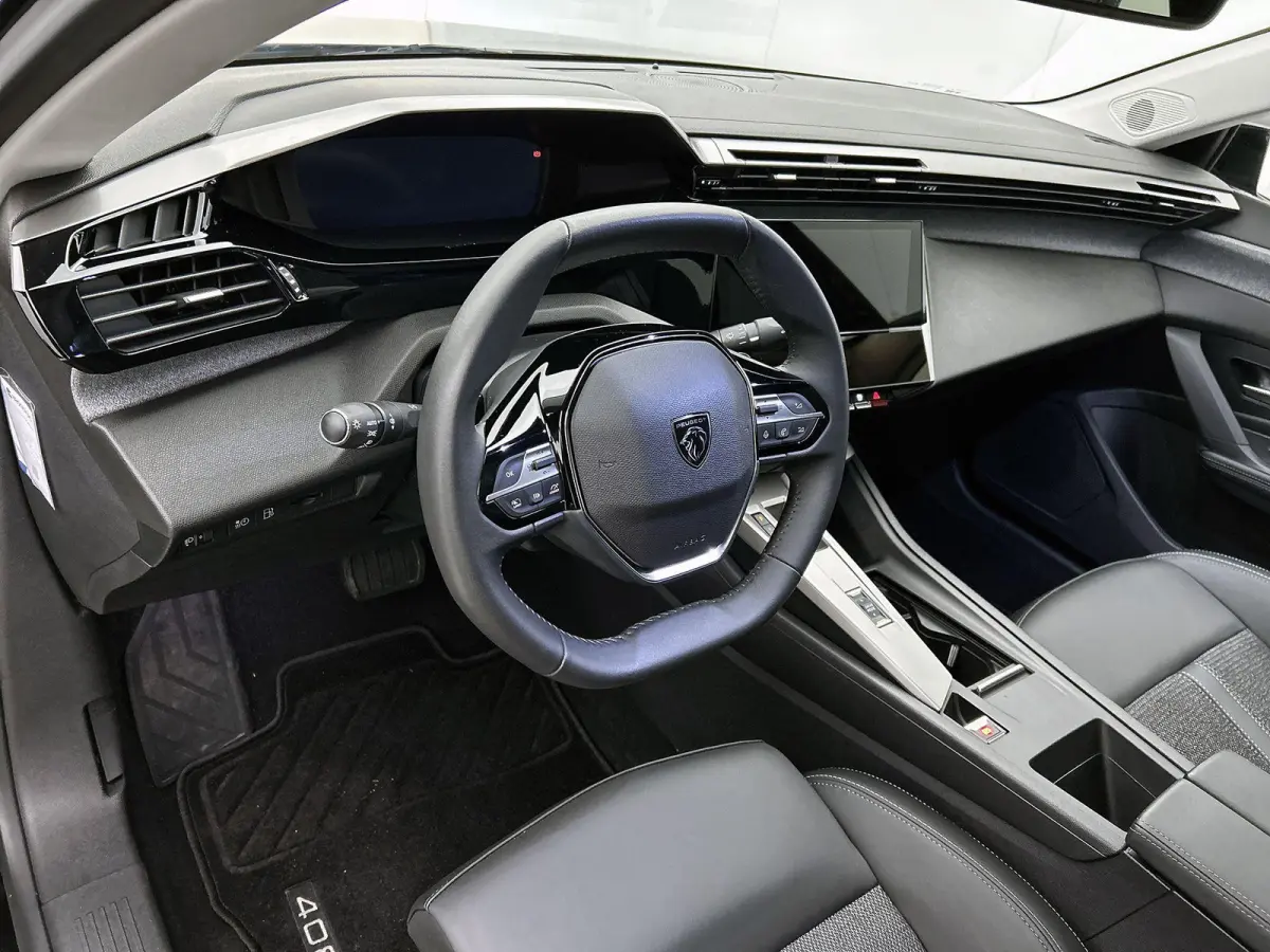 Allure Avantage 1.6 Plug-in HYbrid 225pk Automaat | Navigatie | 360° Camera | Adaptieve Cruise Control | Climate Control | Parkeersensoren | Keyless | Winterpakket | Draadloze Apple Carplay