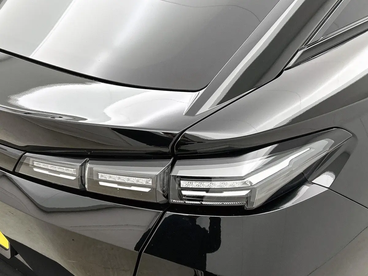 Allure Avantage 1.6 Plug-in HYbrid 225pk Automaat | Navigatie | 360° Camera | Adaptieve Cruise Control | Climate Control | Parkeersensoren | Keyless | Winterpakket | Draadloze Apple Carplay