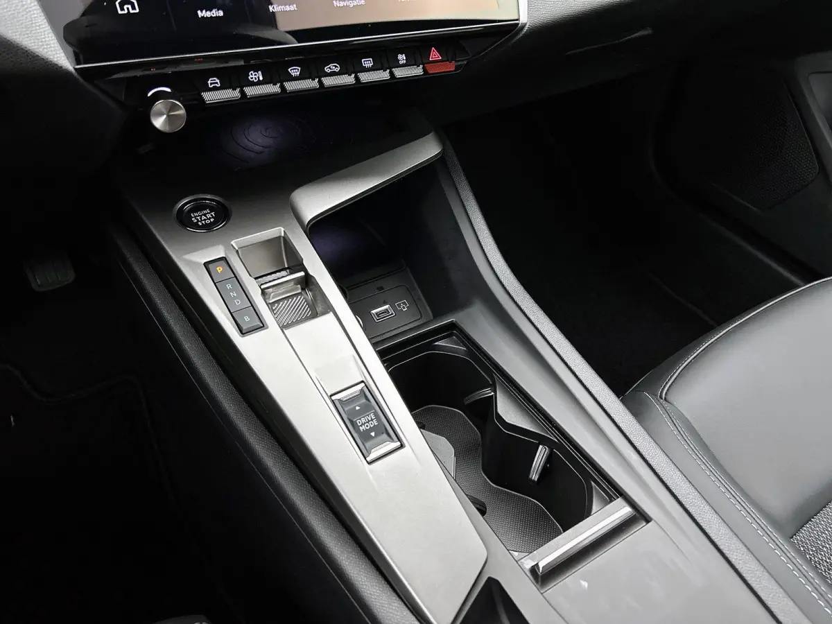 Allure Avantage 1.6 Plug-in HYbrid 225pk Automaat | Navigatie | 360° Camera | Adaptieve Cruise Control | Climate Control | Parkeersensoren | Keyless | Winterpakket | Draadloze Apple Carplay