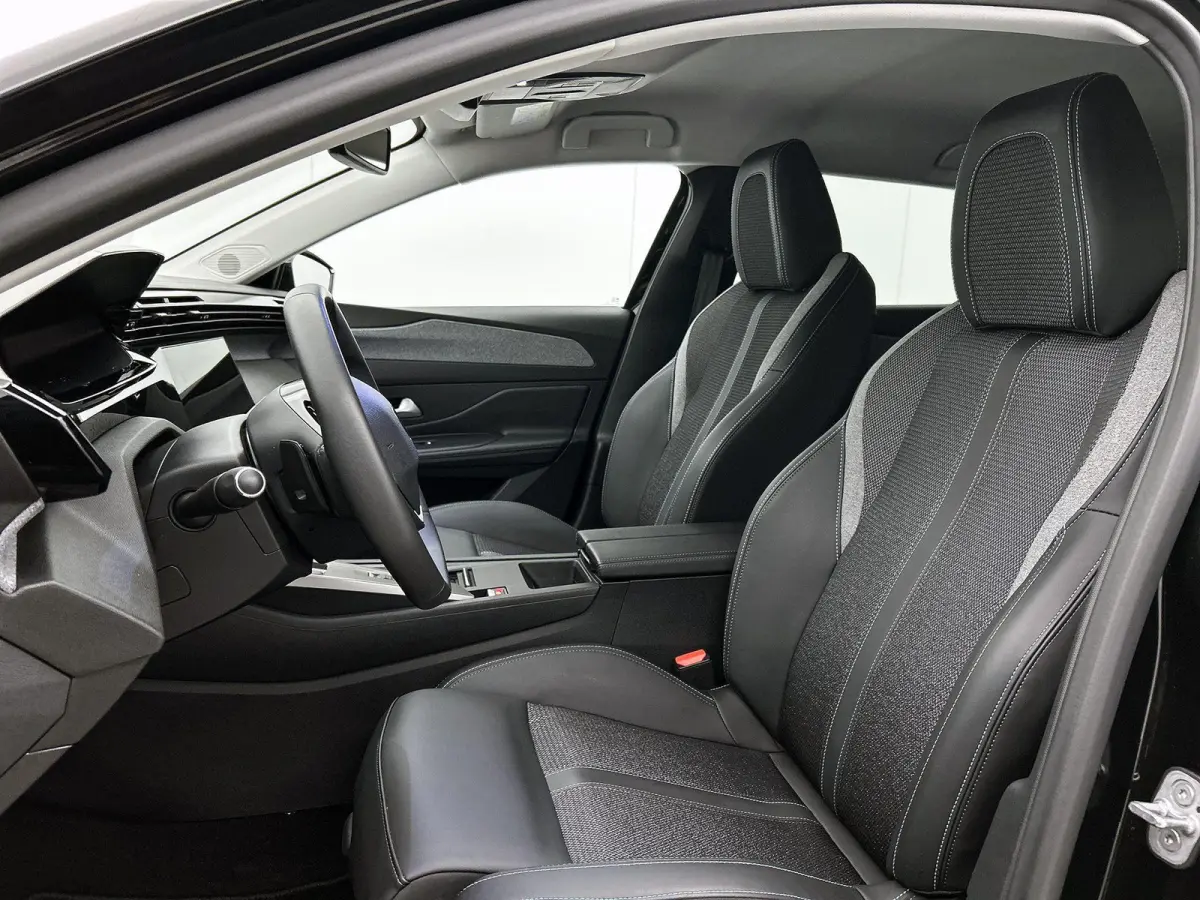 Allure Avantage 1.6 Plug-in HYbrid 225pk Automaat | Navigatie | 360° Camera | Adaptieve Cruise Control | Climate Control | Parkeersensoren | Keyless | Winterpakket | Draadloze Apple Carplay
