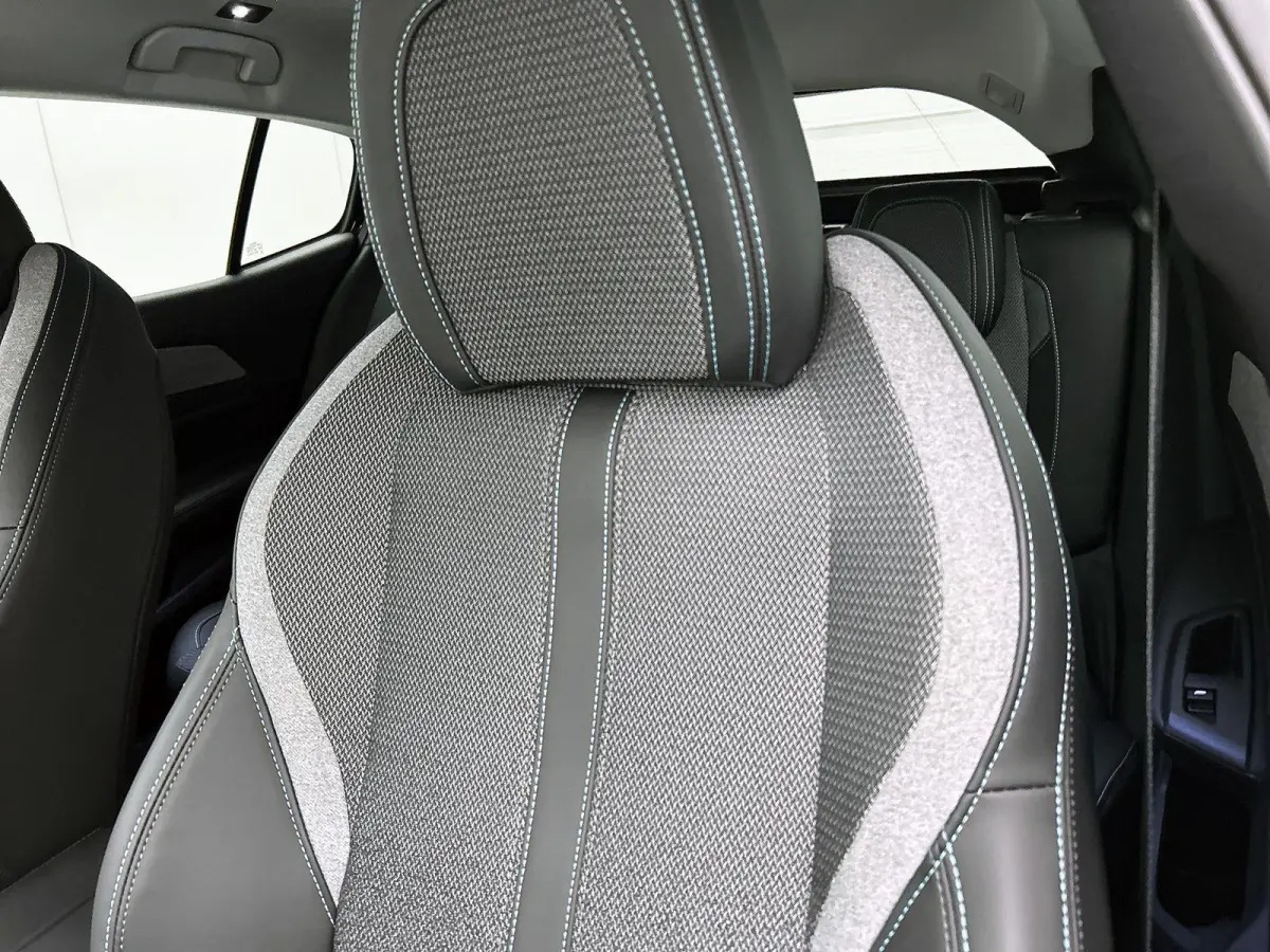 Allure Avantage 1.6 Plug-in HYbrid 225pk Automaat | Navigatie | 360° Camera | Adaptieve Cruise Control | Climate Control | Parkeersensoren | Keyless | Winterpakket | Draadloze Apple Carplay