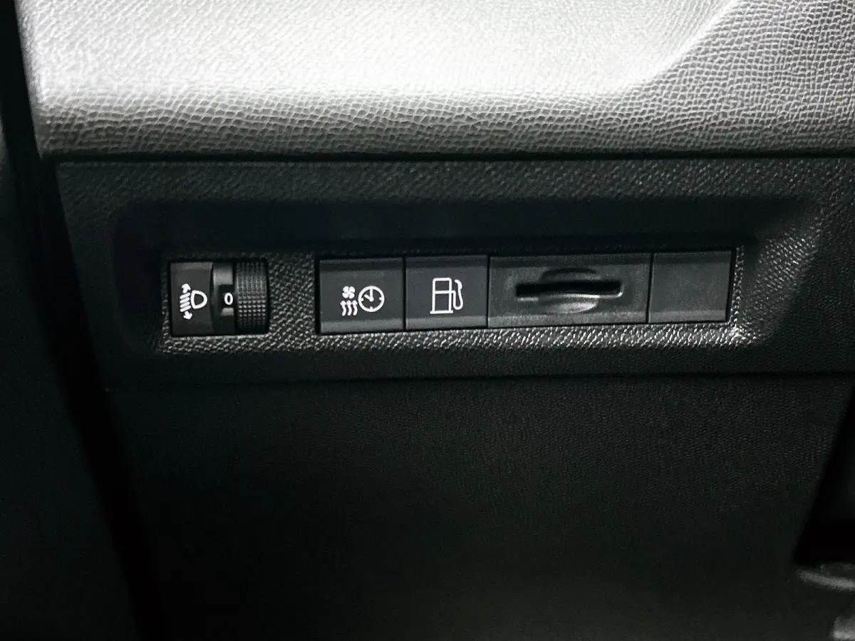 Allure Avantage 1.6 Plug-in HYbrid 225pk Automaat | Navigatie | 360° Camera | Adaptieve Cruise Control | Climate Control | Parkeersensoren | Keyless | Winterpakket | Draadloze Apple Carplay
